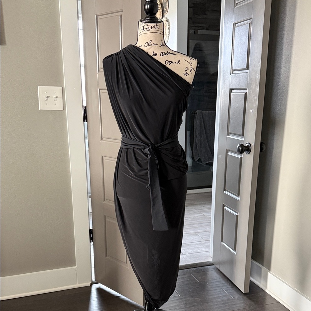 Chic One-Shoulder Black Dress